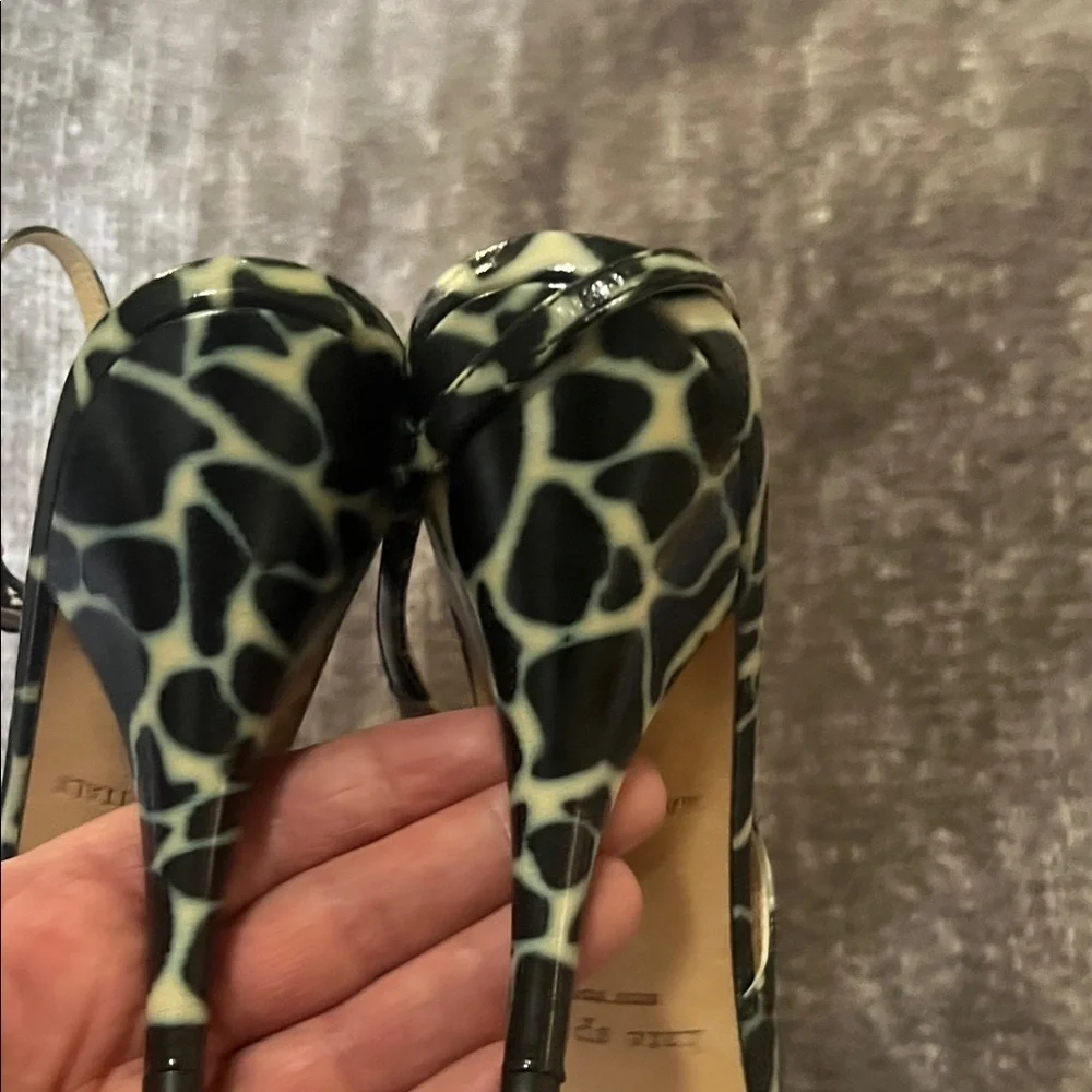 Kate Spade Giraffe Print Black and Cream Slingback Peep Toe Heels 9